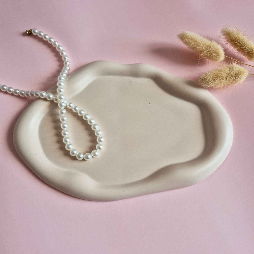 Wavy irregular styling tray beige